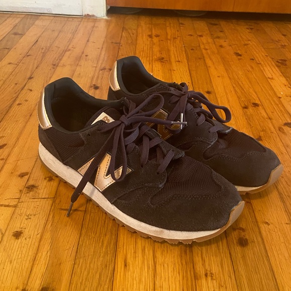 New Balance 520s - Picture 2 of 5